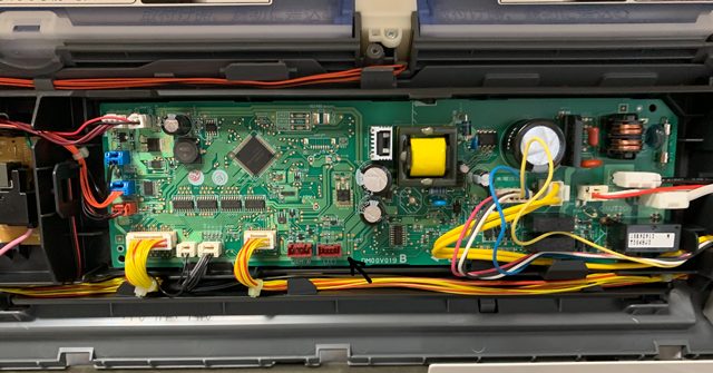 三菱の霧ヶ峰エアコンに「無線LANアダプタ」を取り付けた（設置工事編） | The modern stone age.