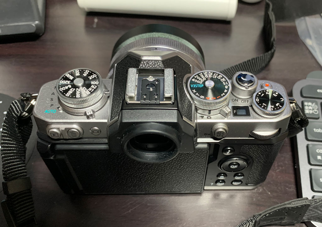 ニコンのミラーレスカメラ「Z fc」を購入、関連小物も紹介。 | The 