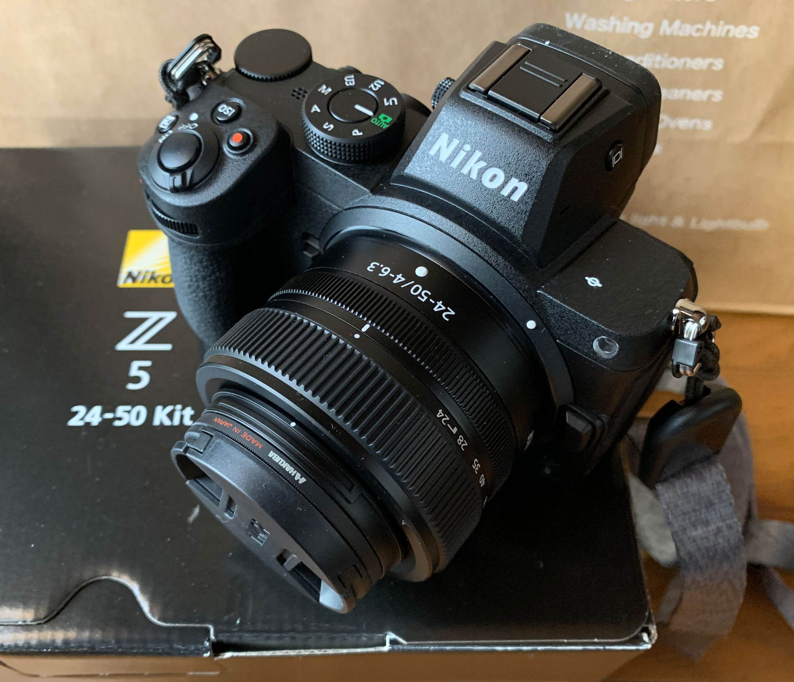 ニコンのミラーレスカメラ「Z 5」を購入、関連小物も紹介。 The modern stone age.